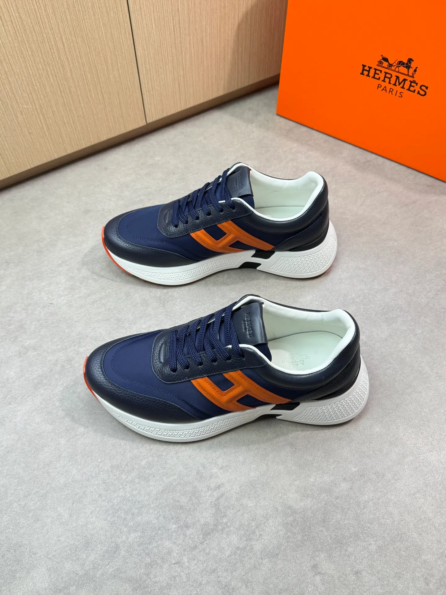 [HERMES] Hermès men's shoes 💰520💰 - high-end quality original items 🔍🔍🔍 casual sports shoes - upper: 🔝 pebbled calfskin, brand high mercerized canvas, body sewn with brand ´H´ totem, tongue brand logo cloth label - lining: water-dyed cowhide -Outsole: Ultra-light T men's shoes 💰U foam·rubber; two-color molded outsole -Ultra-high quality control·Fine workmanship: highlighted (high-end·luxury·grade) -Size: 39-44 (38, 45, can be customized)